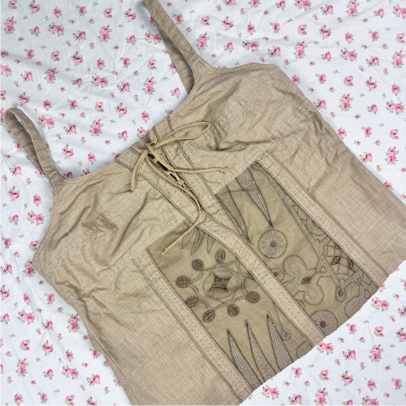 Corset-Style Sleeveless Top - Picture 3 of 4